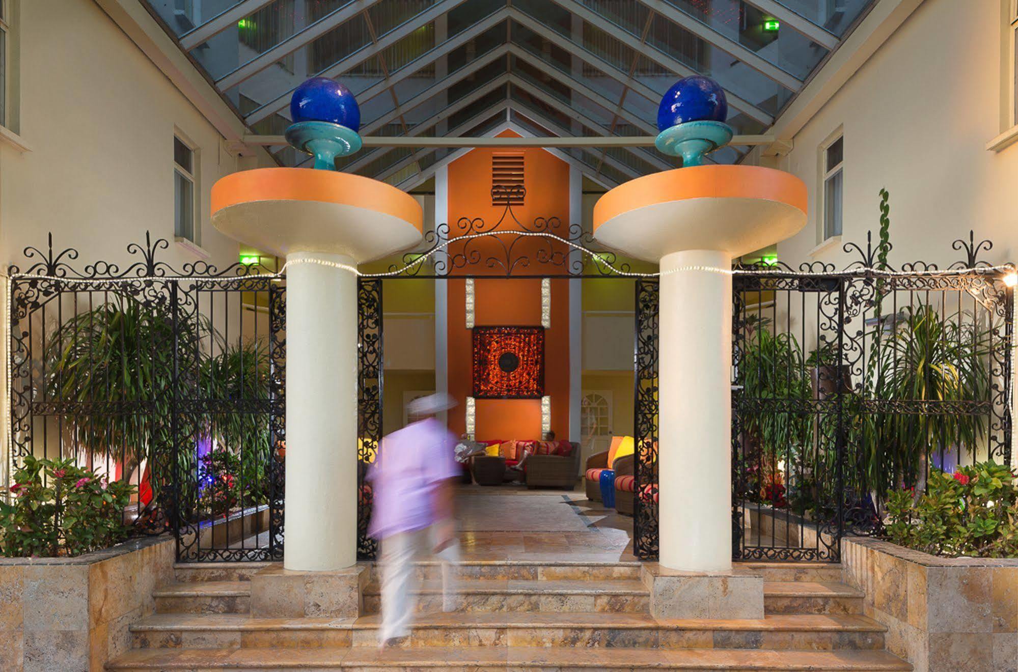 The Atrium Beach Resort And Spa, Ascend Hotel Collection Simpson Bay Exterior photo